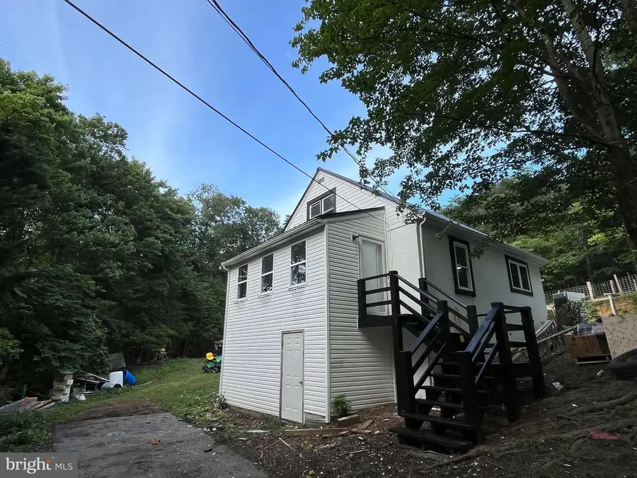 3267 Valley Rd, Berkeley Springs, WV 25411 - #2