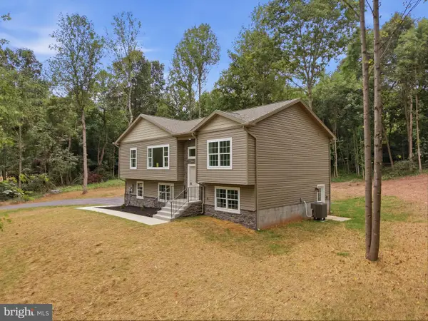 131 Triumph Ln., HEDGESVILLE, WV 25427