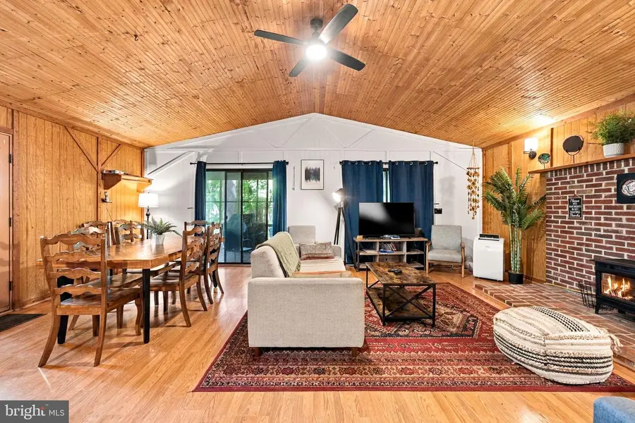 356 Razor Back Rd, Great Cacapon, WV 25422 - #2