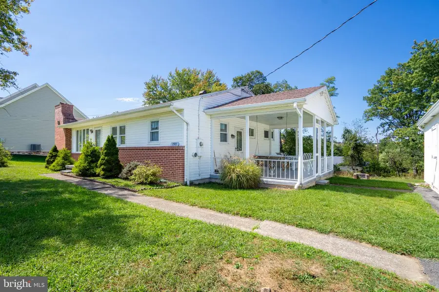 1911 Fairview Dr, Berkeley Springs, WV 25411 - #2