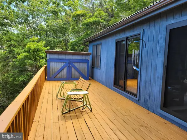 207 Lower Knob Rd, FRANKLIN, WV 26807