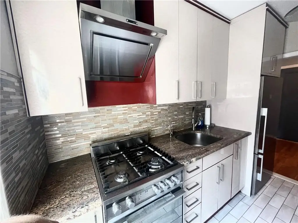 26 Cass Place #4E, Brooklyn, NY 11235 - Image #1