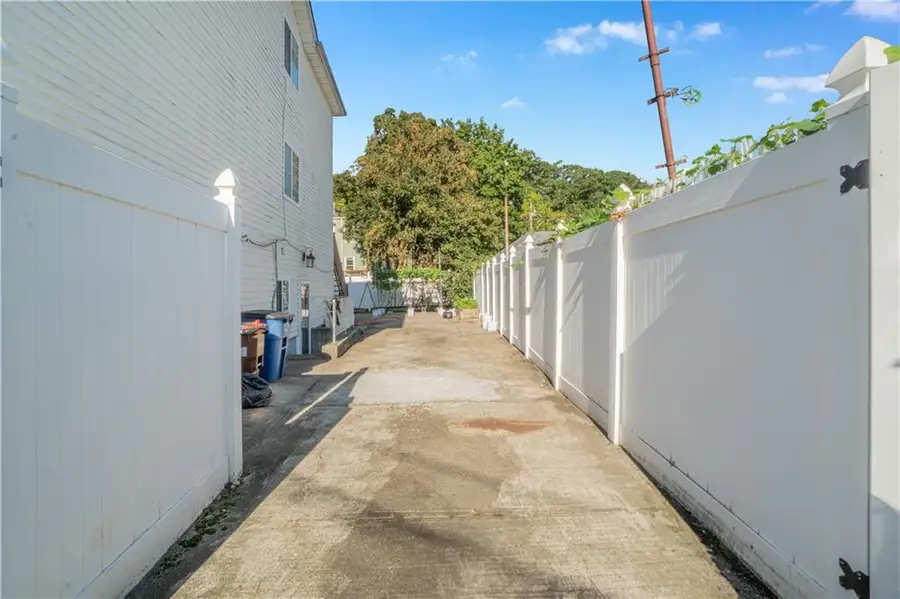 23 Deirdre Court, Staten Island, NY 10304 - Image #3