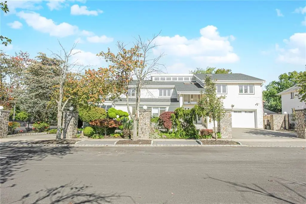 559 Alverson Avenue, Staten Island, NY 10309 - Image #1