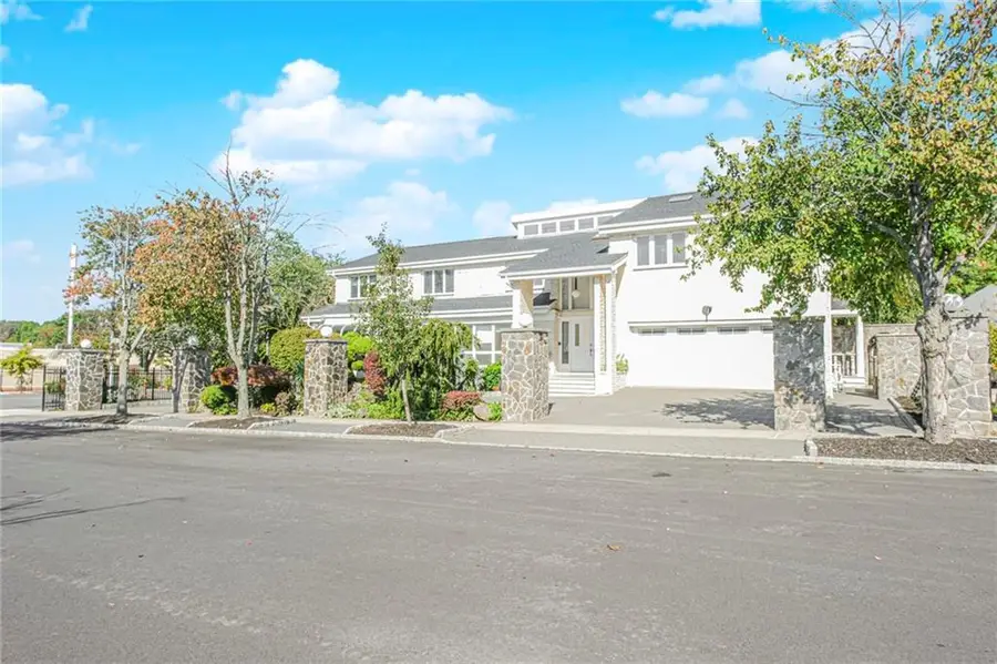 559 Alverson Avenue, Staten Island, NY 10309 - Image #2