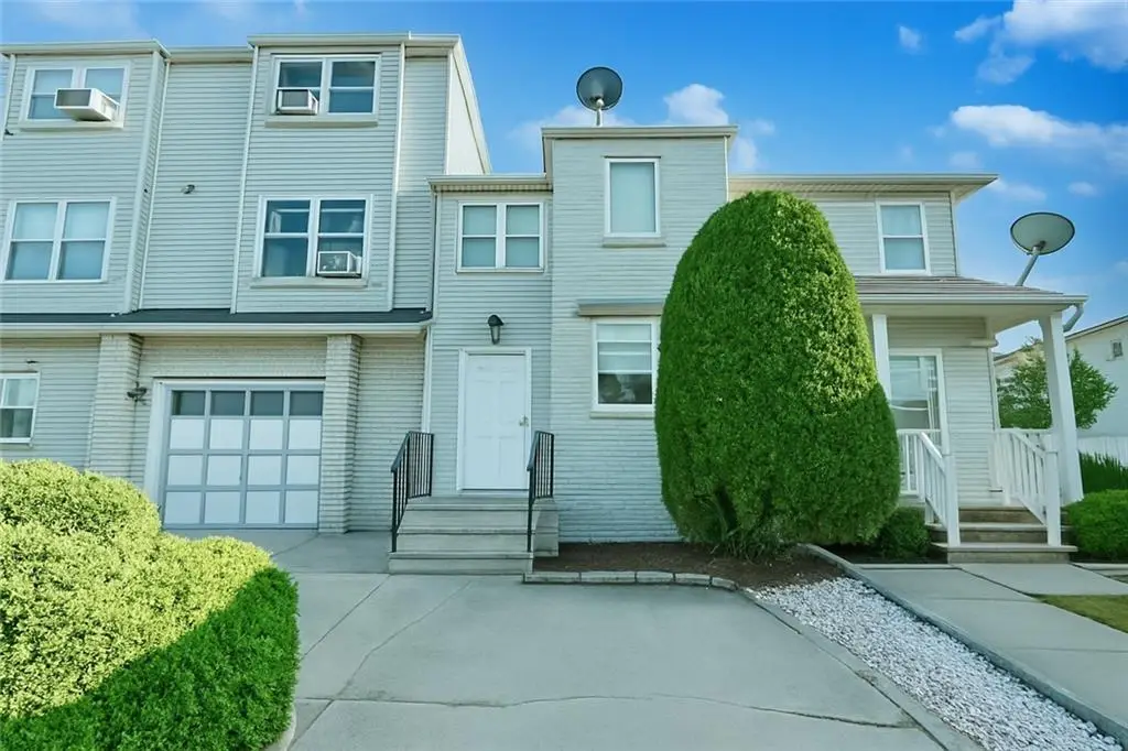 34 Lorraine Loop, Staten Island, NY 10309 - Image #1