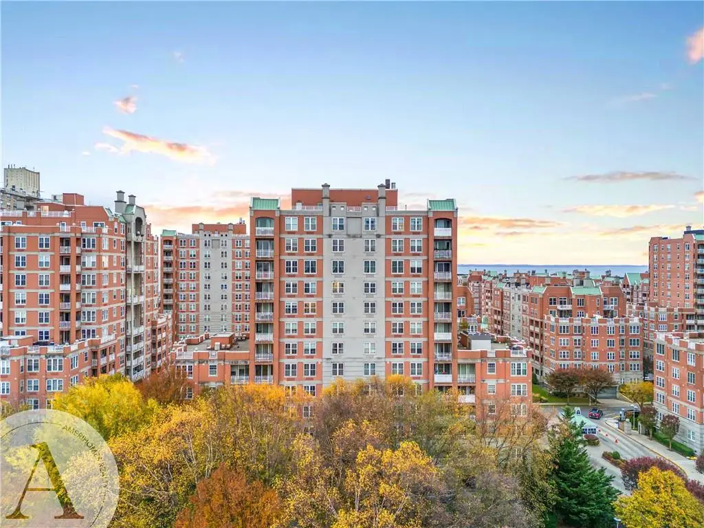 45 Oceana Drive East #4B, Brooklyn, NY 11235 - Image #1