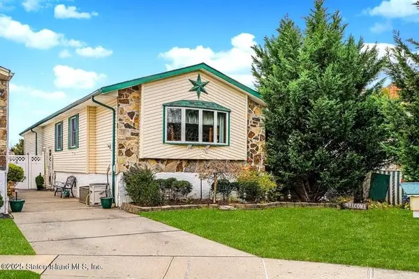 35 Nutwood Court, Richmond, NY 10308