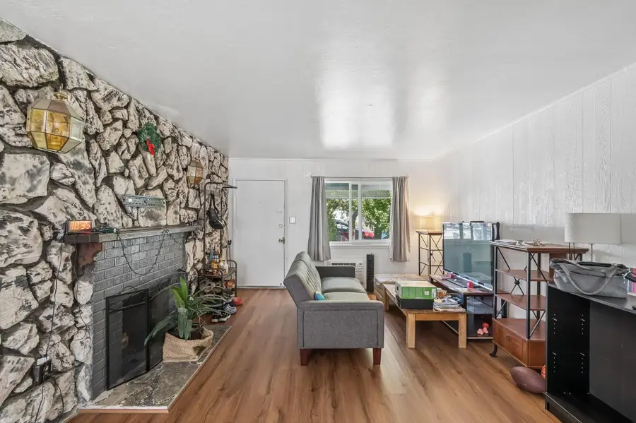 5207 Standish Rd, Sacramento, CA 95820 - #3
