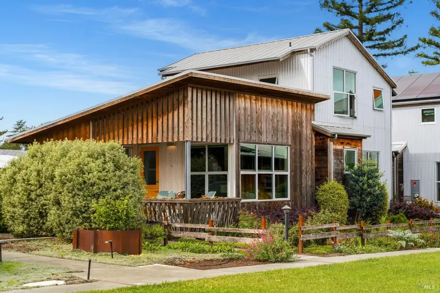 732 Keller Court, Petaluma, CA 94952 - Image #2