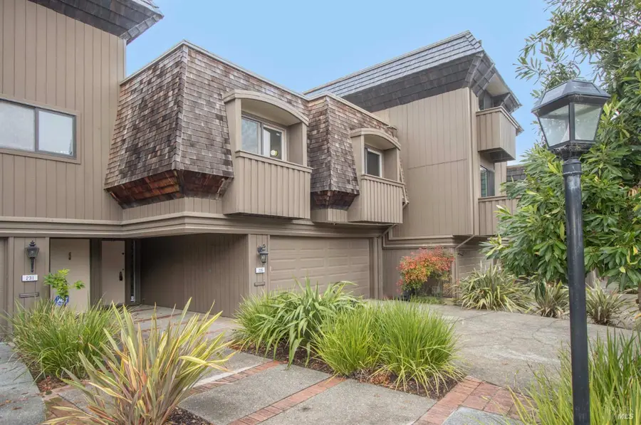 235 Knollwood Drive, San Rafael, CA 94901 - Image #2