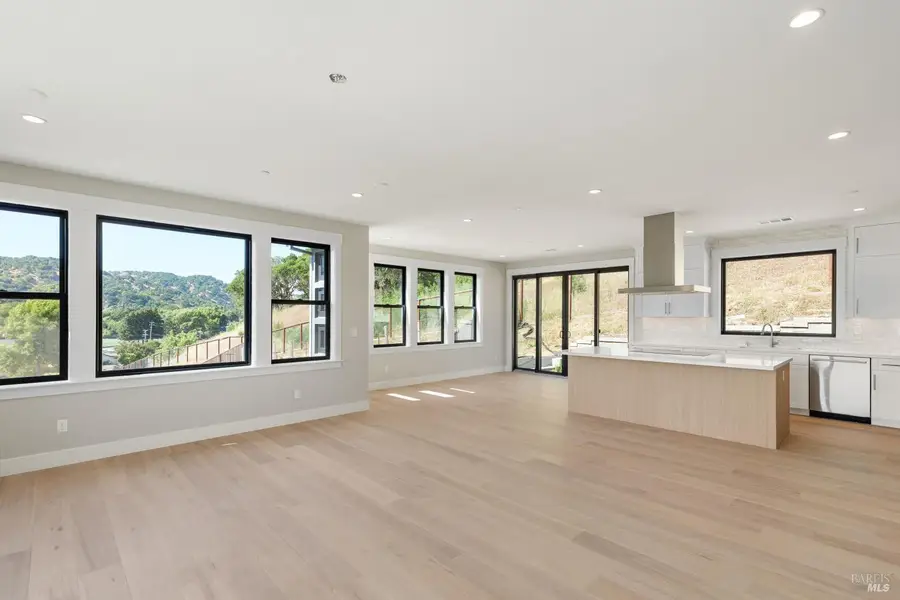 15 Erin Drive, San Rafael, CA 94903 - #3