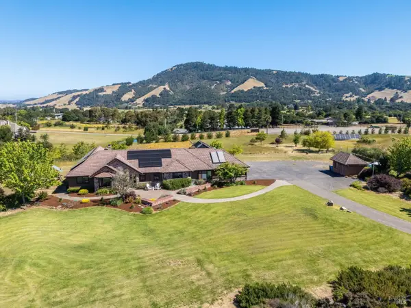 4423 La Paz Lane, Santa Rosa, CA 95404