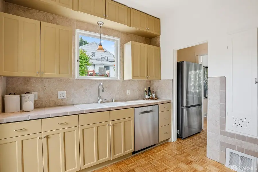 1081 Treat Avenue, San Francisco, CA 94110 - #2