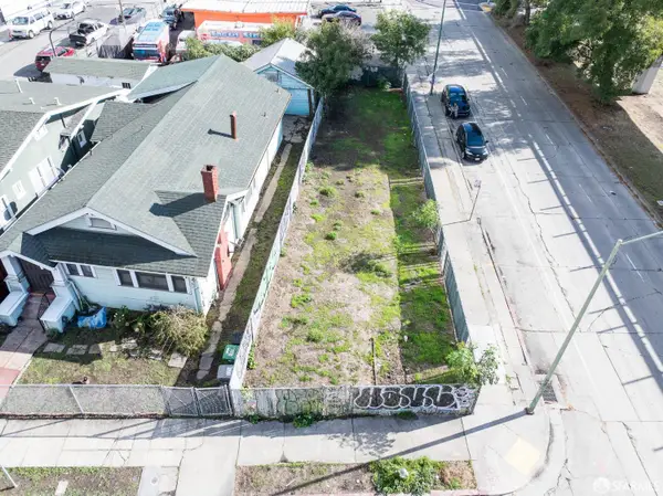 1208 31st Avenue, Oakland, CA 94608