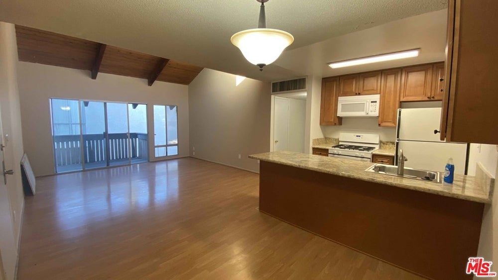 8601 International Avenue 277, Canoga Park, CA 91304 BHGRE