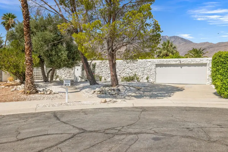 811 E Grace Circle, Palm Springs, CA 92262 - Image #3