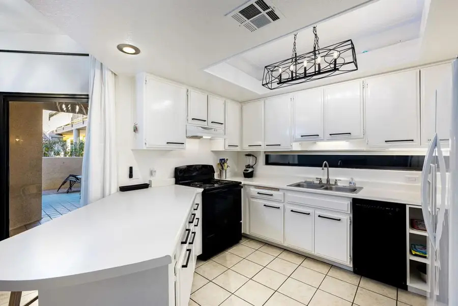 255 S Avenida Caballeros #302, Palm Springs, CA 92262 - Image #2