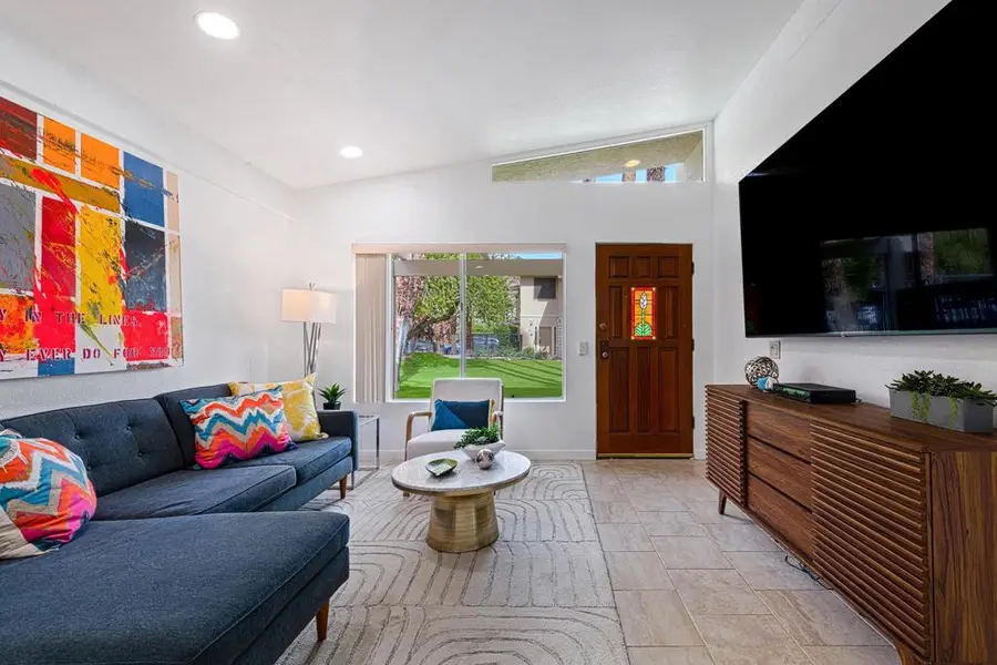 290 S San Jacinto Drive #8, Palm Springs, CA 92262 - Image #3