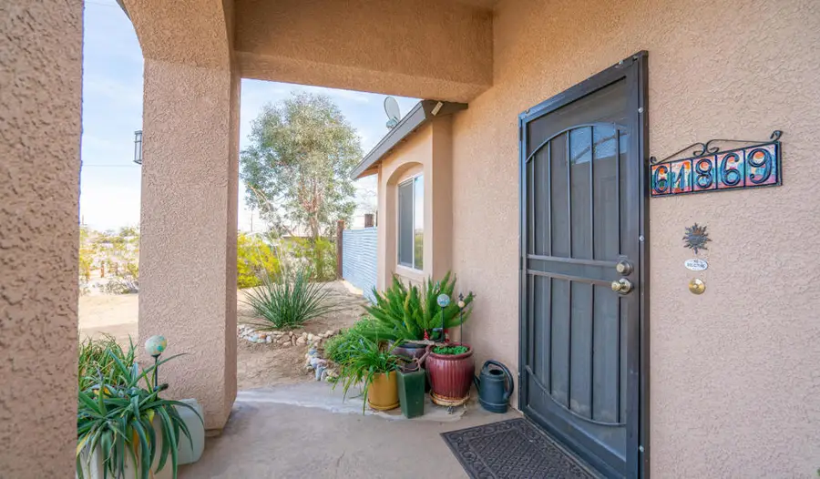 61869 Grand View Circle, Yucca Valley, CA 92284 - #2