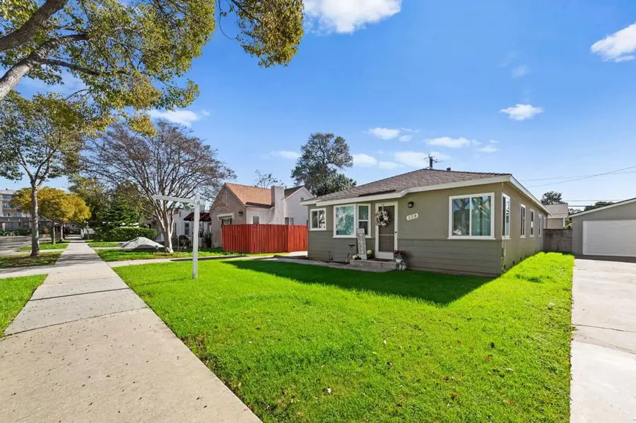 128 W Rosslynn Avenue, Fullerton, CA 92832 - Image #3