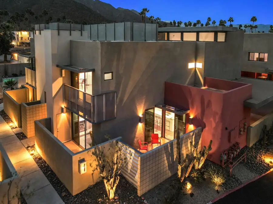 677 E Arenas Road, Palm Springs, CA 92262 - #2