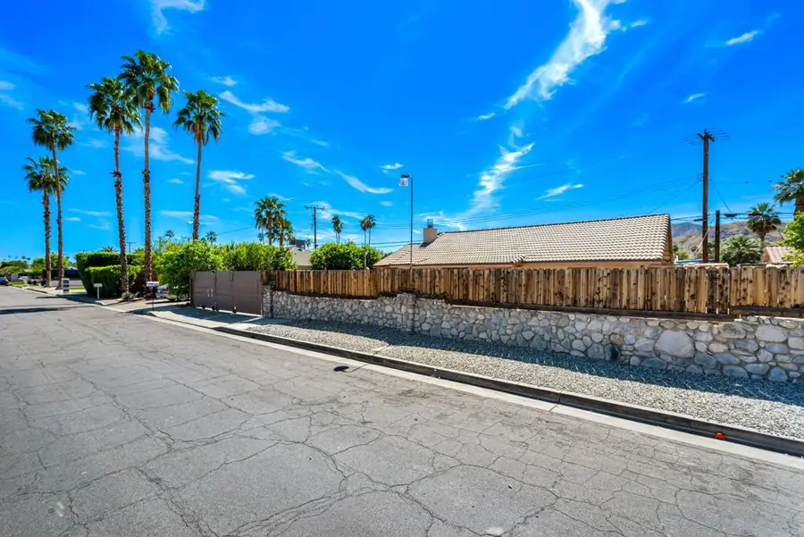 3933 E Calle San Antonio, Palm Springs, CA 92264 - #3