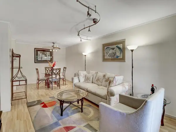 2860 N Los Felices Road #206, Palm Springs, CA 92262