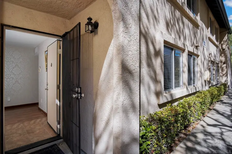 11313 Avenida De Los Lobos #B, San Diego, CA 92127 - Image #2