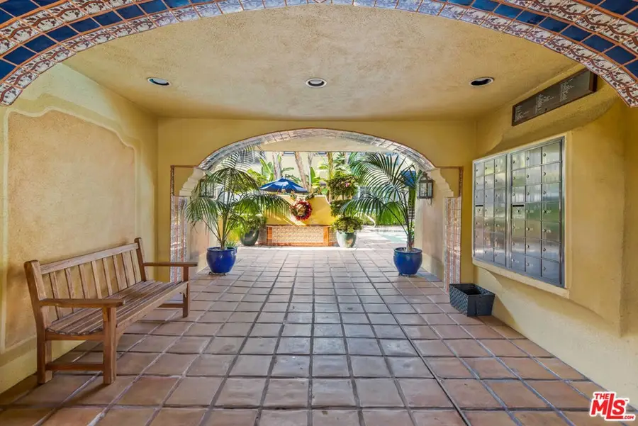 1615 N Laurel Avenue #202, West Hollywood, CA 90046 - #3