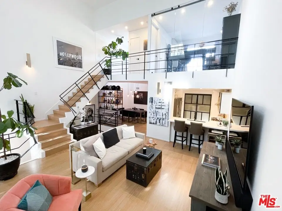 4355 Ventura Canyon Avenue #203, Sherman Oaks, CA 91423 - Image #1