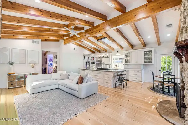 22661 Calvert Street, Woodland Hills, CA 91367