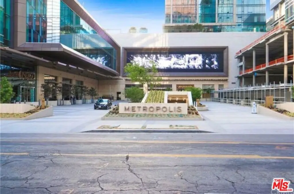 889 Francisco Street #2210, Los Angeles, CA 90017 - Image #1