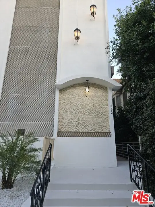 252 S Reeves Drive, Beverly Hills, CA 90212 - #2