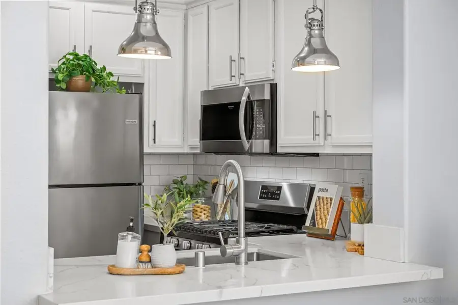 6008 Paseo Salinero, Carlsbad, CA 92009 - Image #2