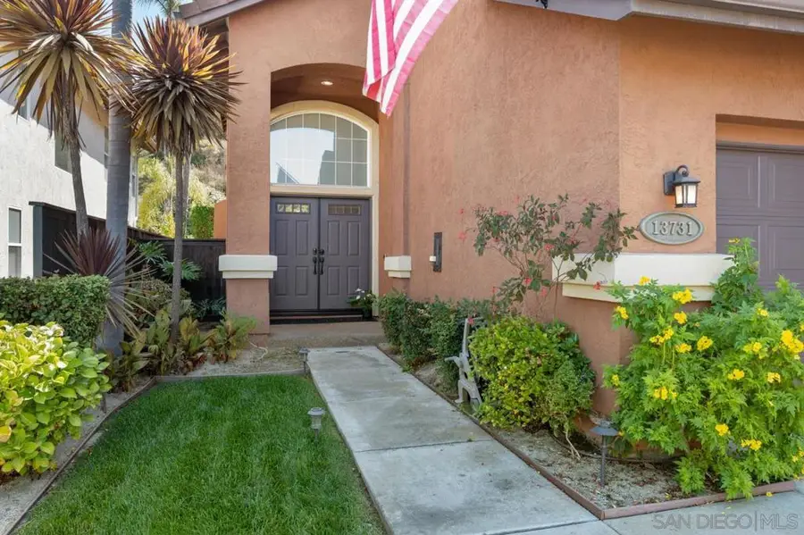 1517 Leonis Pl, Vista, CA 92083 - #2