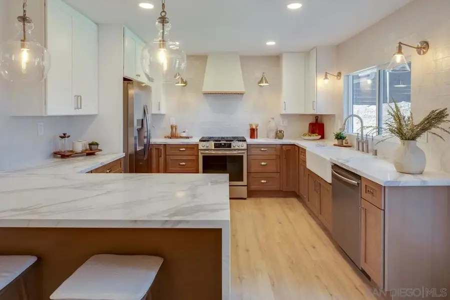 11384 Almazon St, Weston, CA 92129 - Image #2