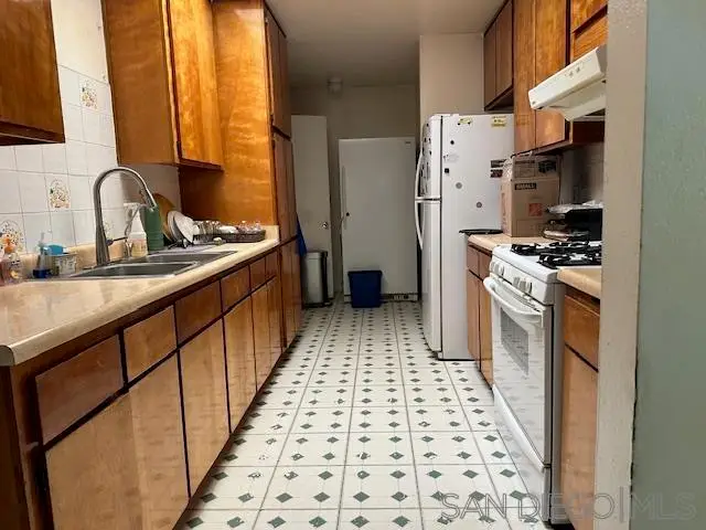 904 Salvador Guilin St W, Calexico, CA 92231 - #2