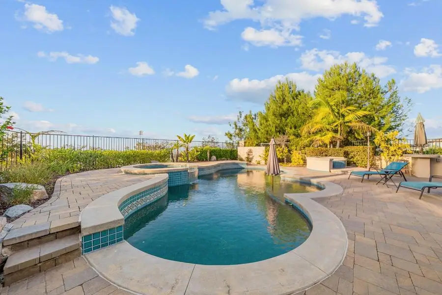 542 Adobe Estates Dr, Vista, CA 92083 - Image #3