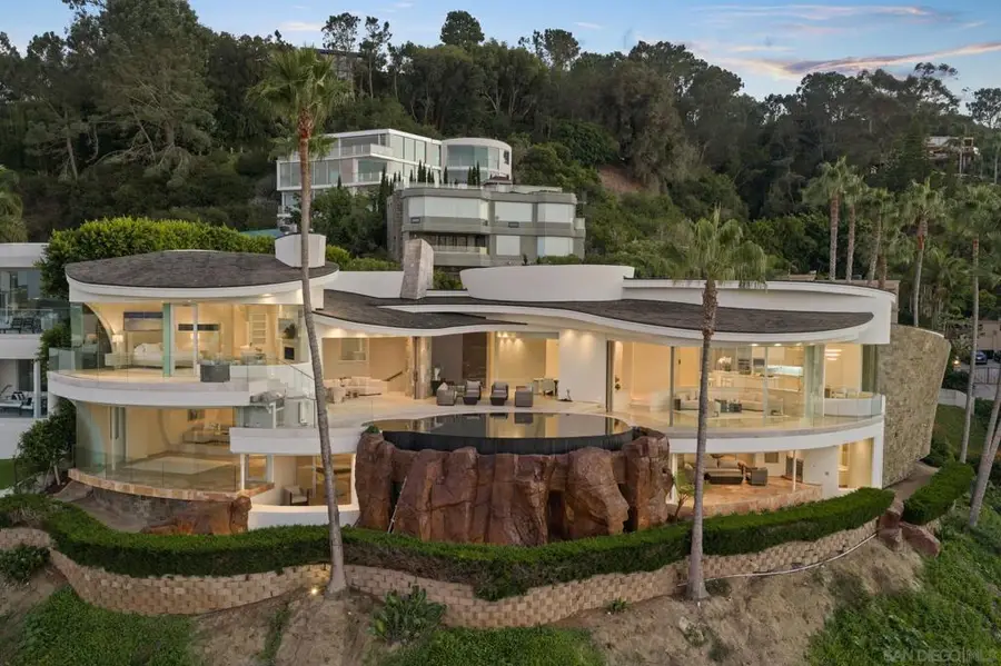 7455 Hillside Dr, La Jolla, CA 92037 - #2