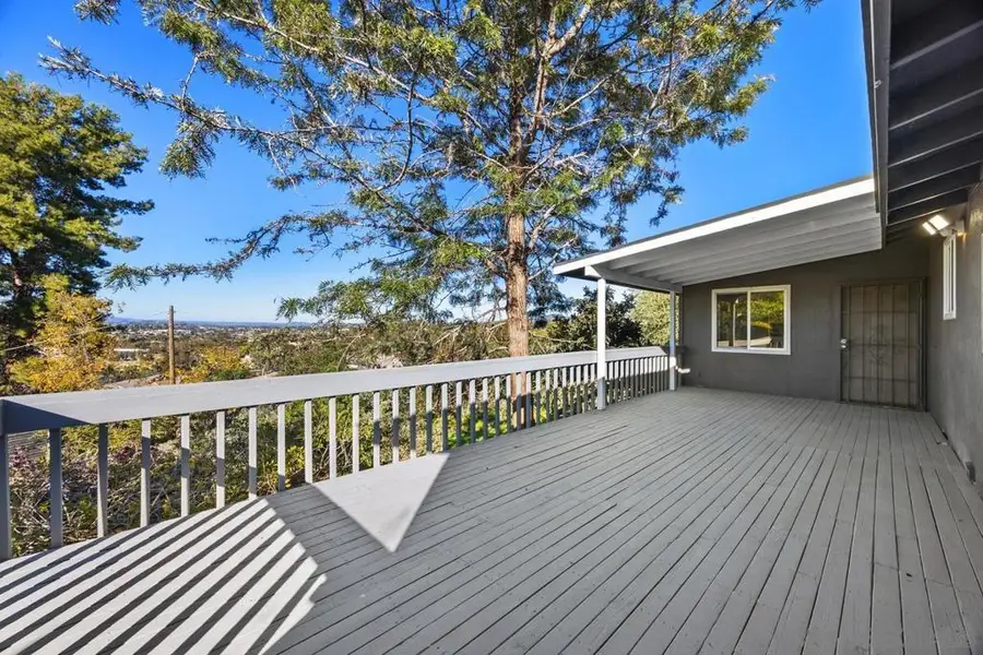 601 Corona Ct, Vista, CA 92081 - Image #2