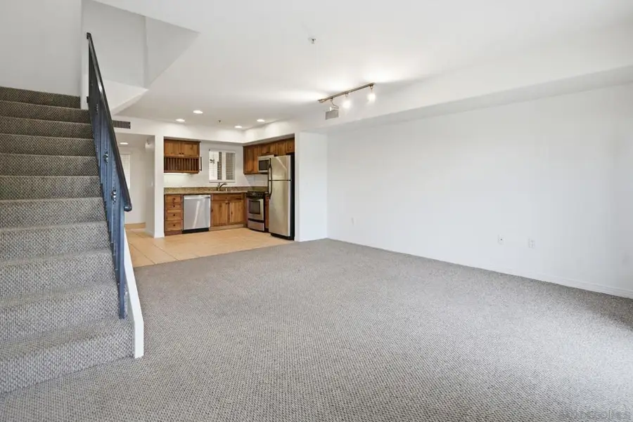 801 W W Hawthorn St #203, San Diego, CA 92101 - Image #2