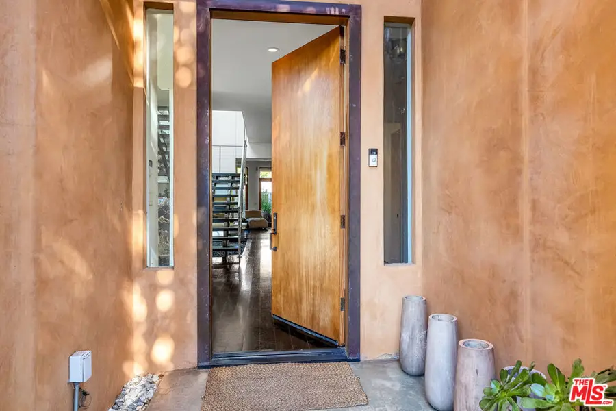 1055 26th Street, Santa Monica, CA 90403 - Image #2