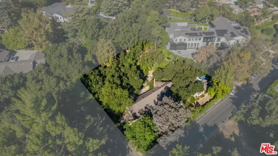 16055 Woodvale Road, Encino, CA 91436 - #2