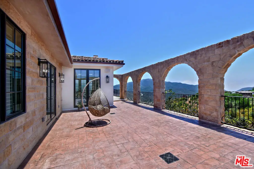 33182 Mulholland Highway, Malibu, CA 90265 - Image #1