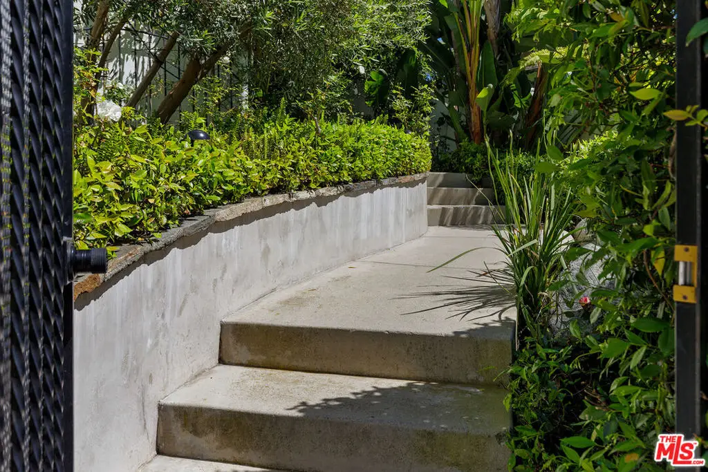 8421 Kirkwood Drive, Los Angeles, CA 90046 - Image #1