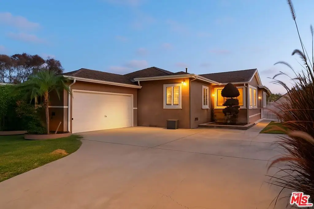 11731 Cimarron Avenue, Hawthorne, CA 90250 - #1