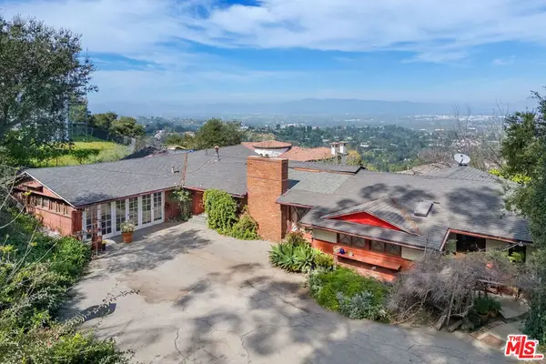 15739 Mulholland Place, Los Angeles, CA 90049