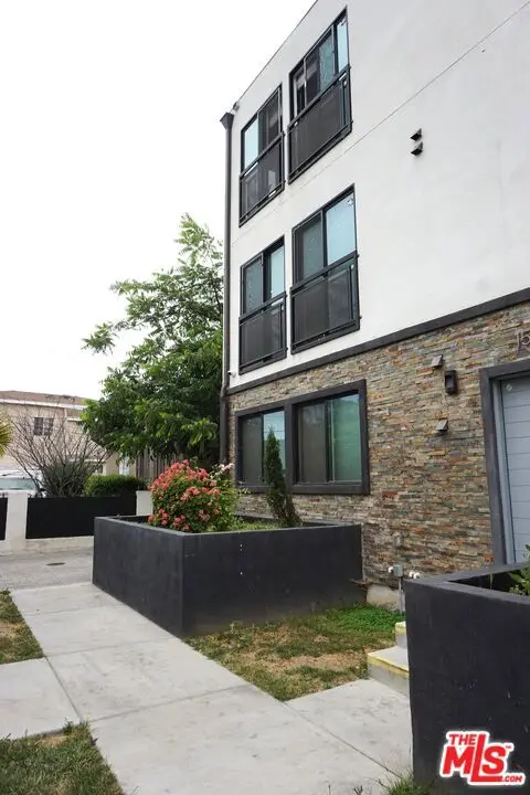 1570 W 36th Street, Los Angeles, CA 90018 - Image #3