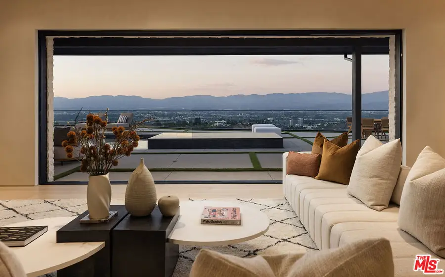 16401 Mulholland Drive, Los Angeles, CA 90049 - Image #3